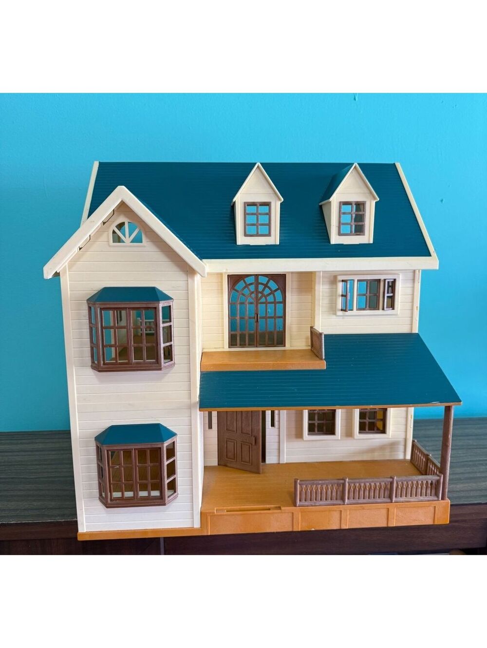 Calico Critters Deluxe Village House Sylvanian Families Green Hill Retired